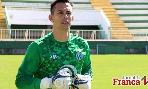 Goleiro da Chapecoense Danilo não resiste e morre no hospital colombiano