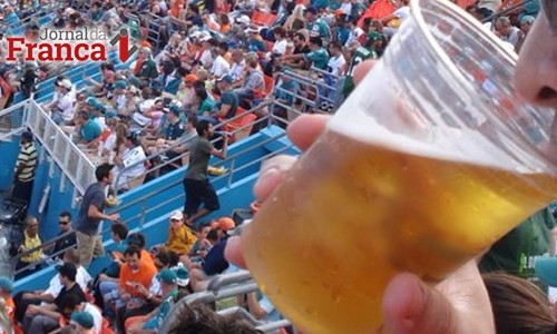 Rejeitada proposta que proíbe consumo de bebidas alcoólicas em jogos