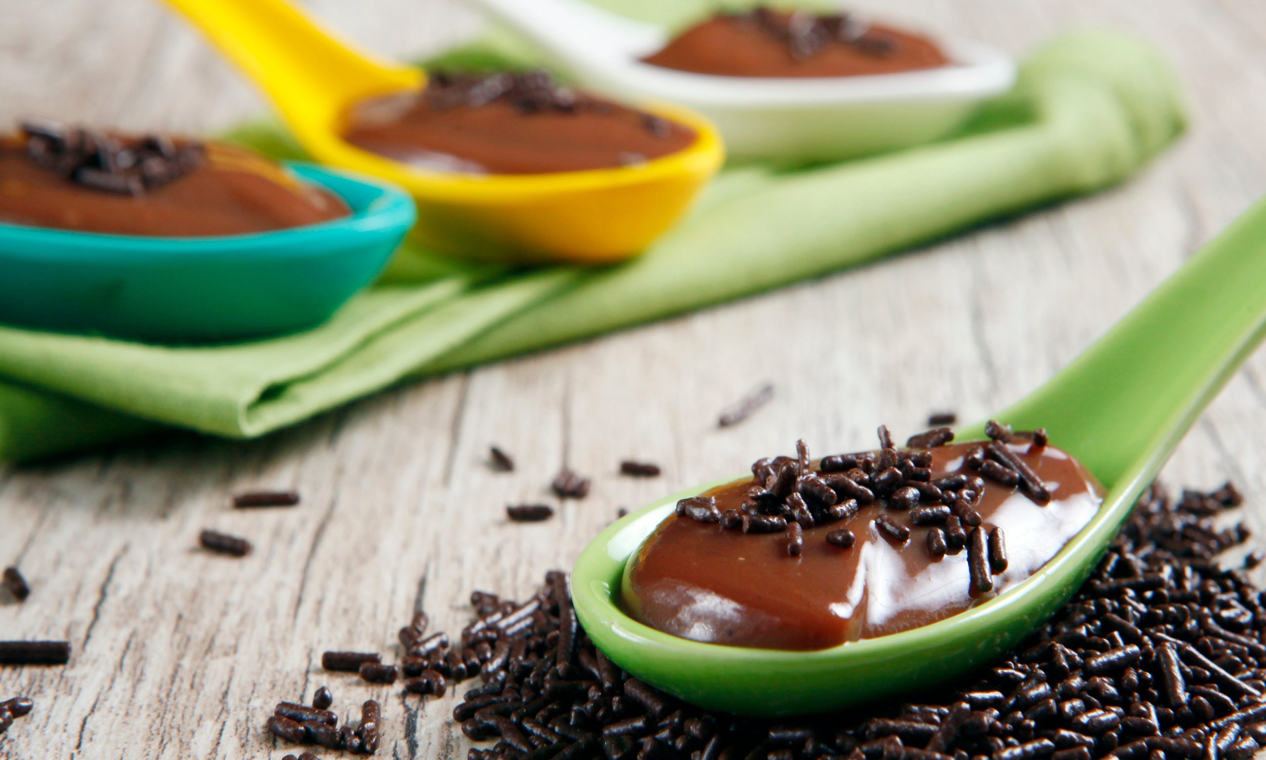 Aprenda a preparar quatro receitas zero lactose para uma festa infantil