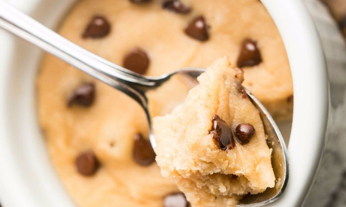 Bolo-cookie light de chocolate no microondas é delicioso e só tem 127kcal