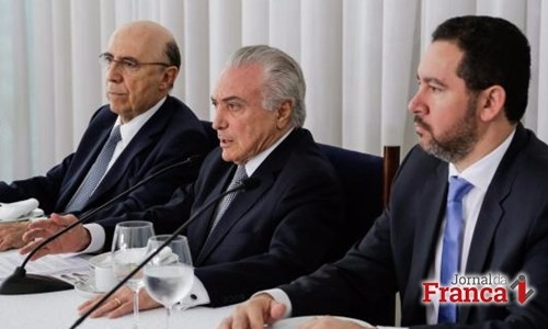 Temer anuncia redução de juros do cartão de crédito e saques do FGTS