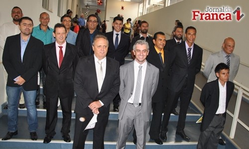 Região inicia sessões de posse de prefeitos, vices e vereadores eleitos