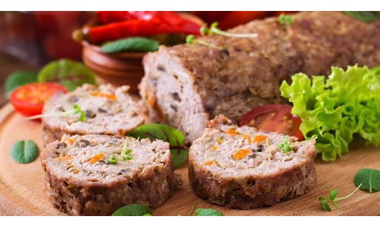 Rocambole de carne moída com farinhas funcionais e chia é de comer rezando!