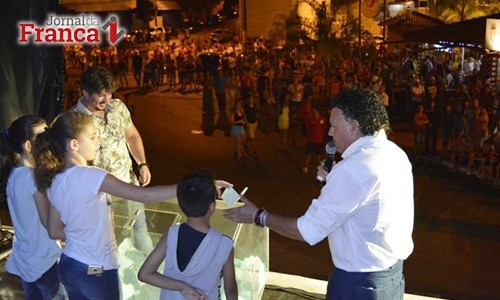 Em belíssima festa de 68º aniversário, Rifaina realiza Show de Prêmios do IPTU