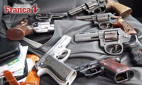 Ministro diz que policiais poderão usar armas apreendidas com bandidos