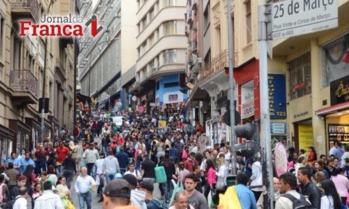Vendas no comércio caem 0,8% em todo o país, diz pesquisa do IBGE