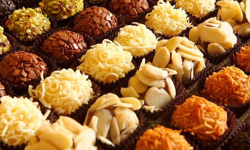 Aprenda deliciosas e fáceis receitas de brigadeiro de diferentes sabores