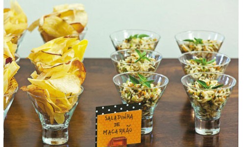 Dicas práticas para organizar uma festa em grande estilo para os amigos