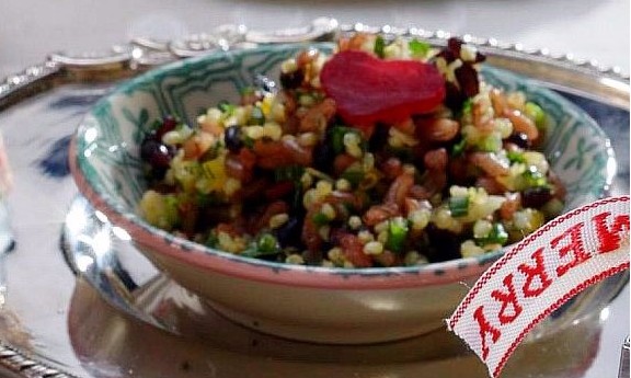 Inove para o jantar ou almoço de Natal com esta receita de salada de grãos