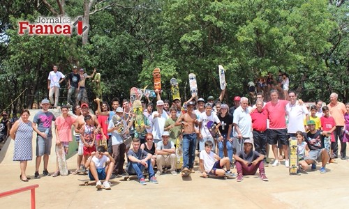 Juventude de Rifaina ganha pista oficial de Skate no Parque Ecológico
