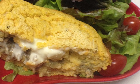 Torta rápida de arroz integral é opção deliciosa para reaproveitar as sobras