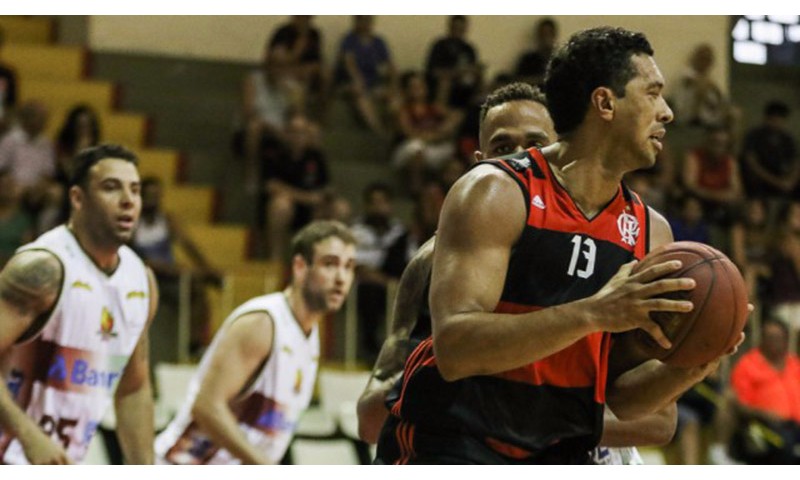 Flamengo vence Caxias pela maior diferença de pontos da temporada