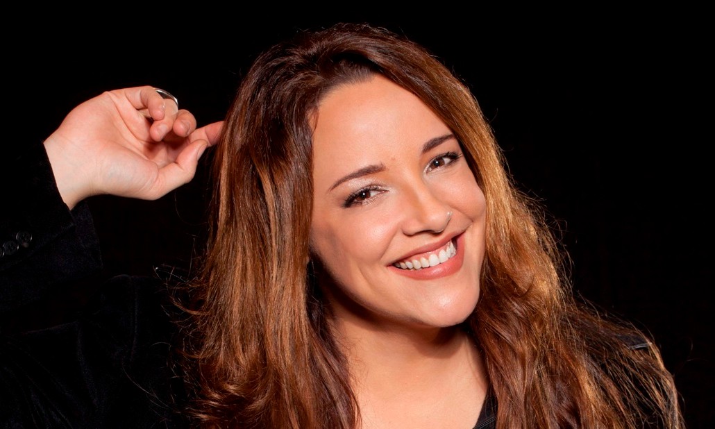 Ana Carolina se prepara para lançar em janeiro, o livro “Ruído Branco”