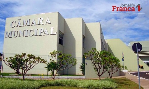 Câmara de Franca vai gastar R$ 16.2 mil em homenagens em seis meses de 2017