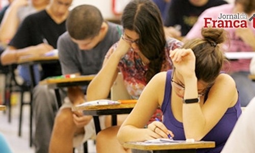 Enem deste ano não servirá como certificação do ensino médio, diz ministro