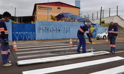 Departamento de Trânsito e EMDEF reforçam sinalização nas ruas em Franca