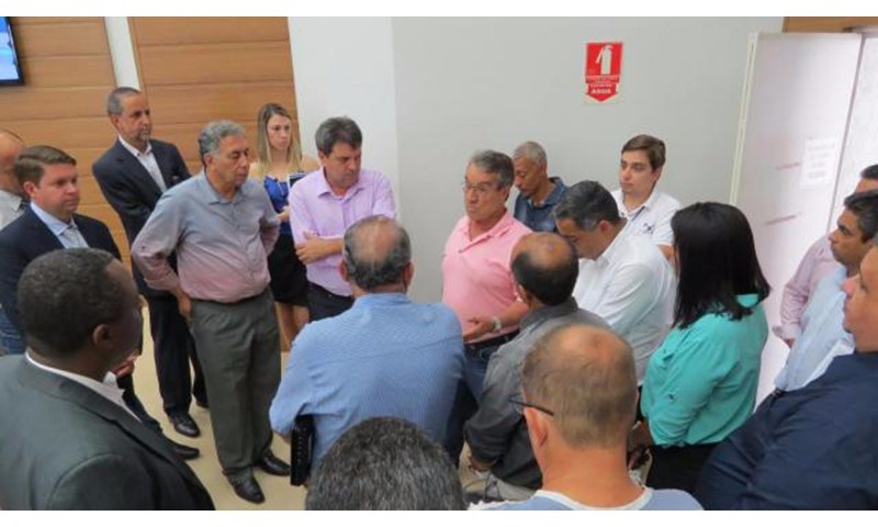 Vereadores recebem o Secretário de Finanças Sebastião Ananias