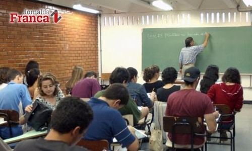 Piso salarial dos professores tem reajuste e sobe para R$ 2.298,80