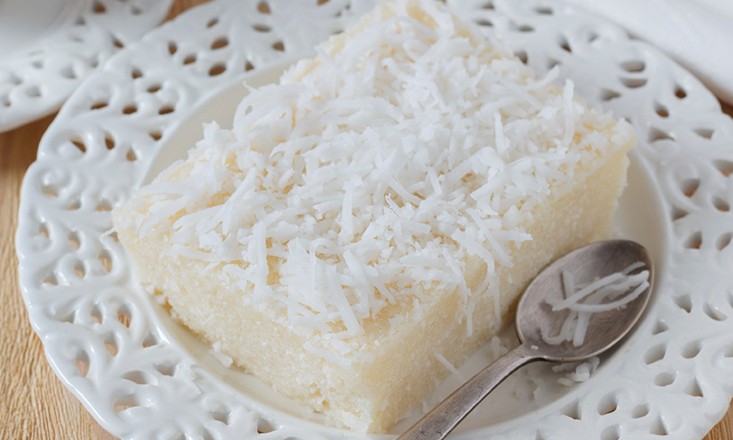 Aprenda a fazer duas receitas de bolo de tapioca e surpreenda a família
