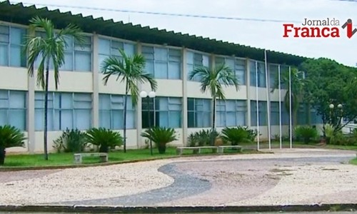 Dois resultados e confusão em vestibular causam reclamações em Passos