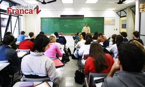 Piso salarial dos professores poderá ser reajustado em cerca de 7,5%