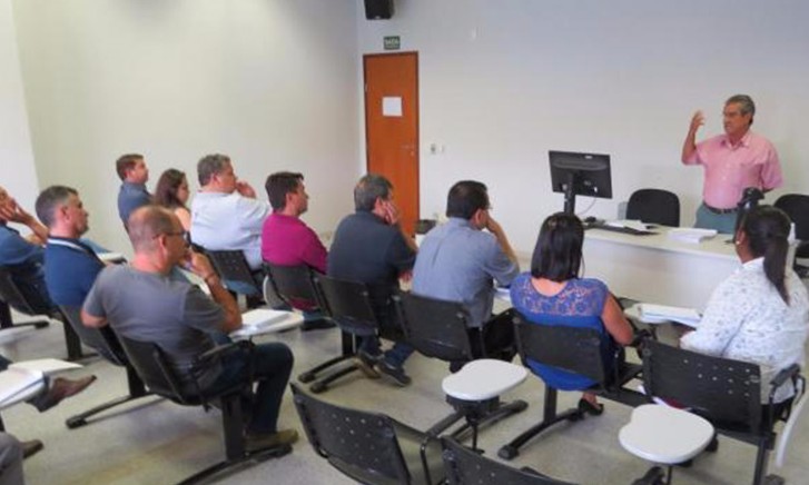 Vereadores e Secretário de Finanças discutem projeto de servidores