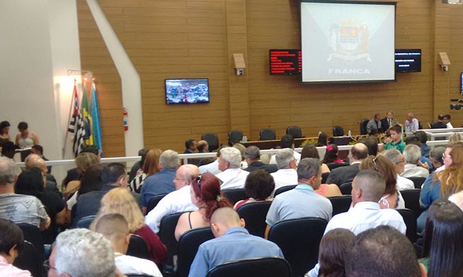 Gilson de Souza e 15 vereadores tomam posse em Franca