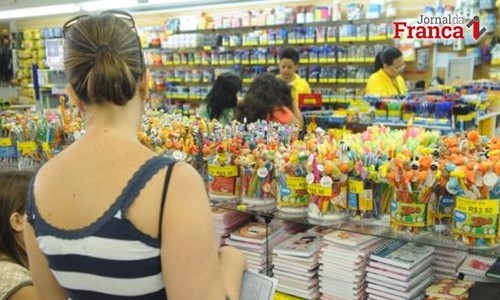 Confira dicas de economia e itens proibidos na lista de material escolar
