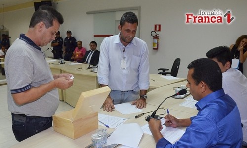 Pedregulho oficializa cinco Comissões Permanentes da Câmara para biênio 17-18