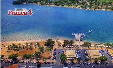 Rifaina tem praia e calçadão lotados no primeiro final de semana do ano