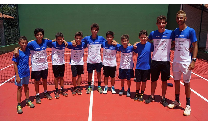 ​Tenistas de Franca participam de torneios do Circuito Verão