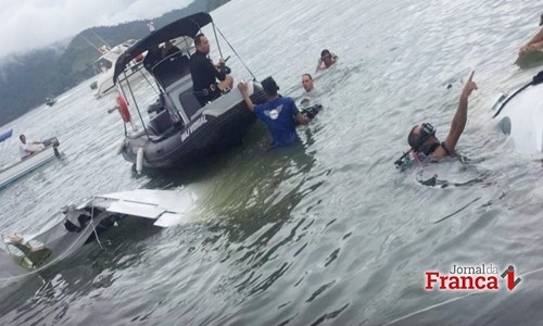 Avião que levava ministro do STF, Teori Zavascki, cai no mar em Paraty (RJ)
