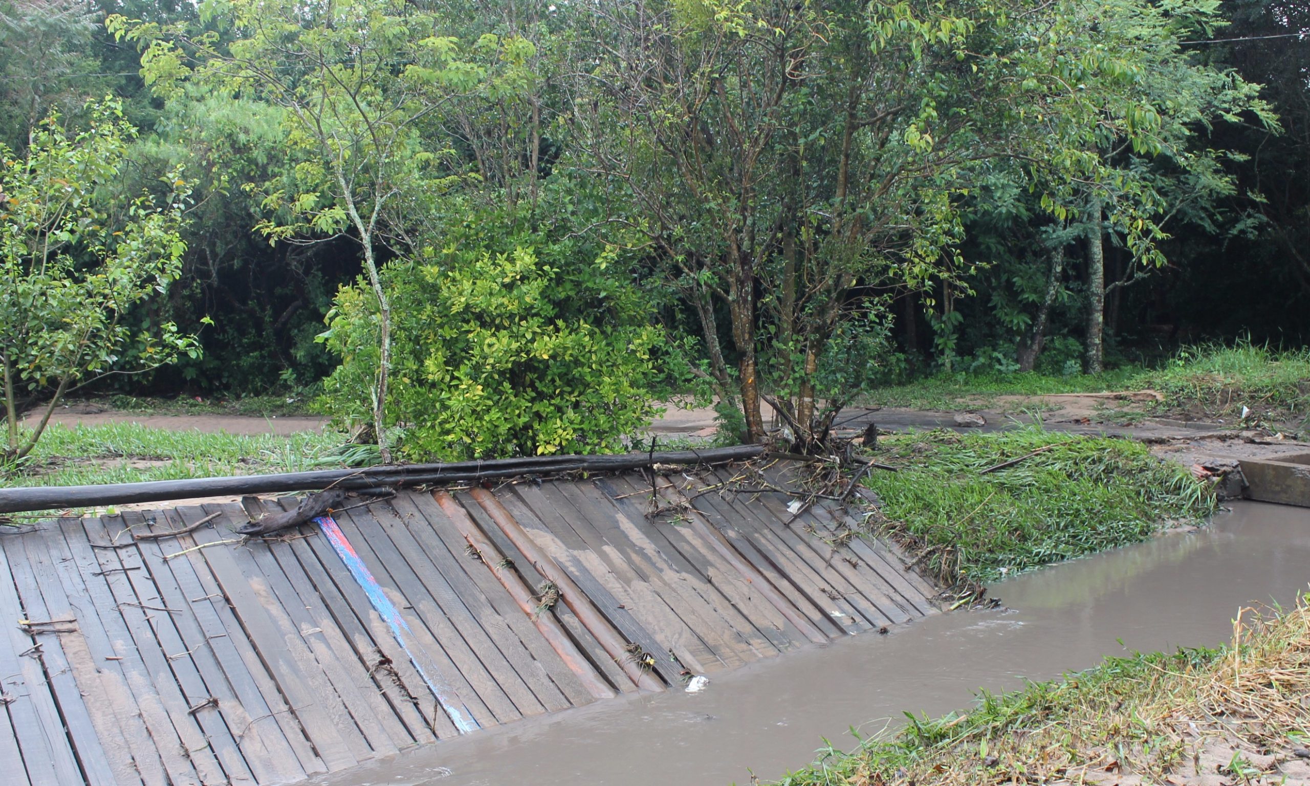 Chuva durante a madrugada provoca estragos no Clube Castelinho, em Franca