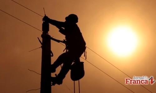 Subsídios da conta de luz caem e tarifa do consumidor terá redução de 2,03%