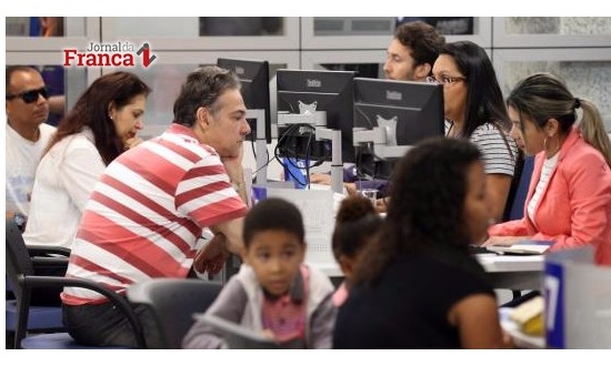 Caixa atende 356 mil no 1º plantão para tirar dúvidas sobre FGTS inativo
