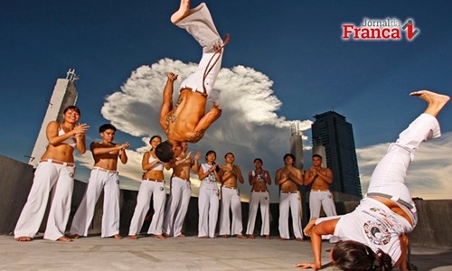 Rifaina monta academia para aulas gratuitas de capoeira