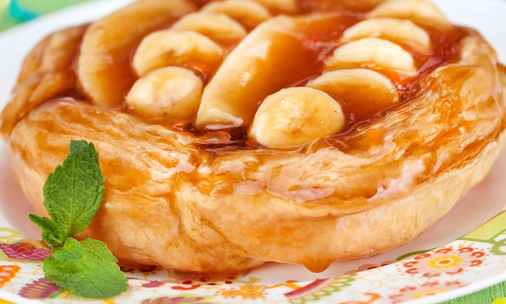 Confira duas receitas deliciosas de bolo de banana caramelada sem lactose