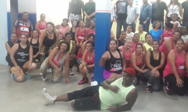 Zumba Social oferece aulas de dança de graça para mulheres em 5 bairros