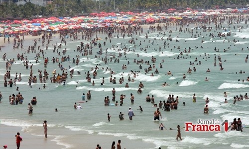 Bombeiros dão dicas de segurança para curtir a praia no Carnaval