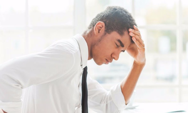 Você sabia que a sua dor de cabeça pode estar relacionada a sua postura?