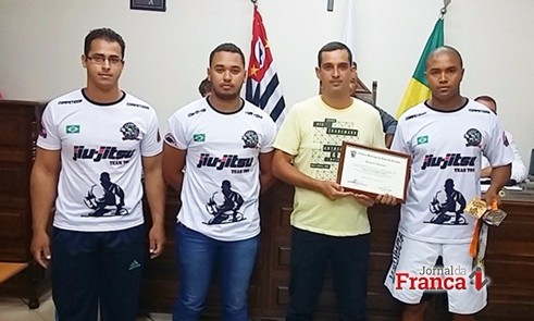 Atletas de Jiu-Jitsu campeões em RP são homenageados pela Câmara