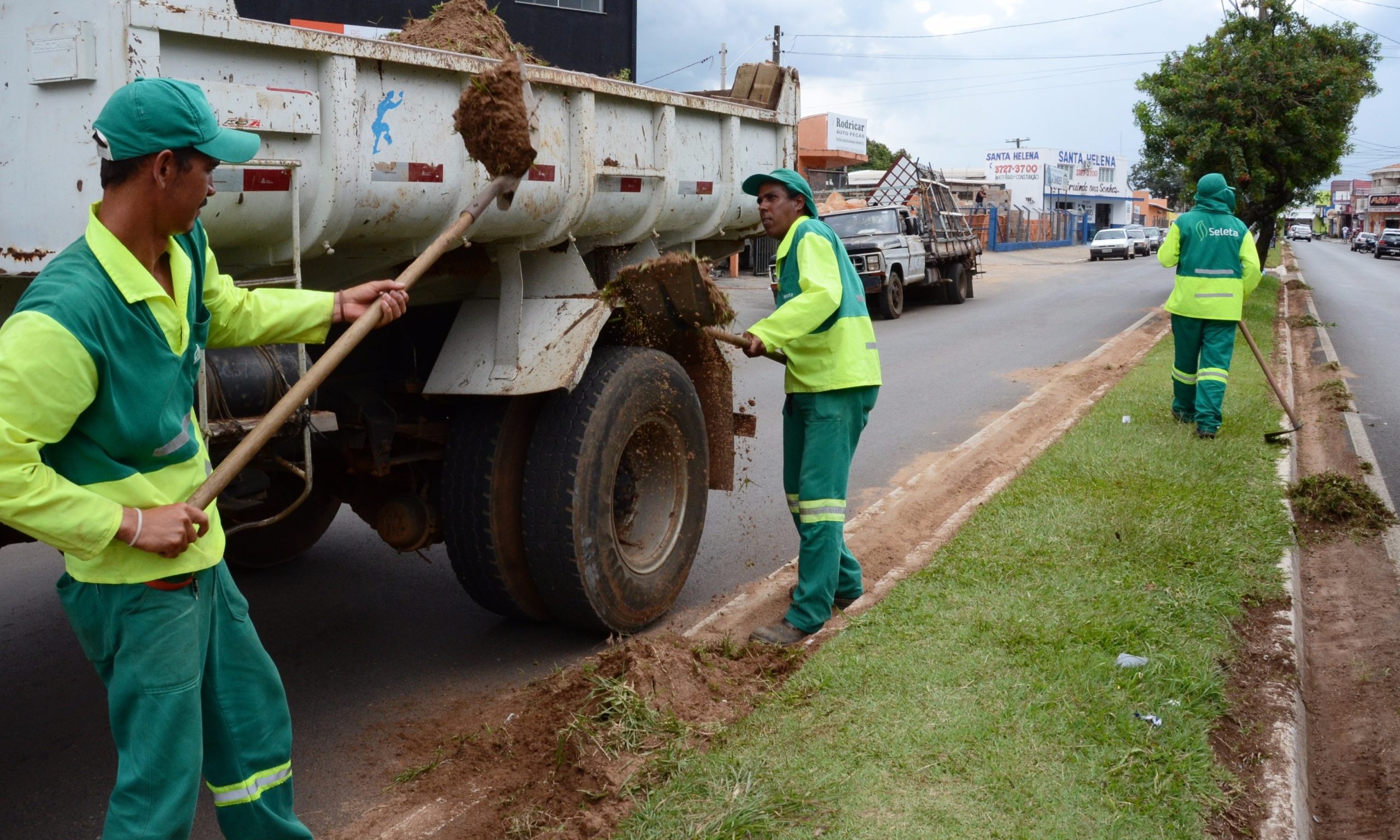 Secretaria de Serviços e Meio Ambiente intensifica limpeza em vias públicas
