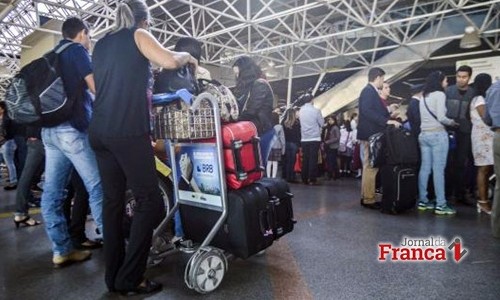 Justiça Federal suspende cobrança por bagagem despachada