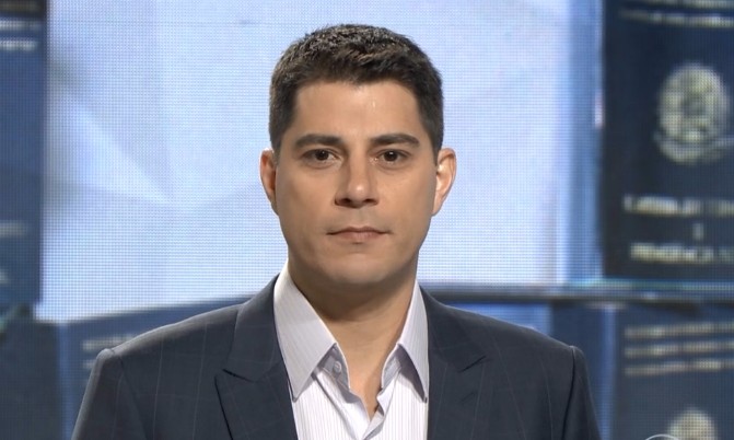 Queridinho do público, Evaristo Costa diz que dará tempo das redes sociais