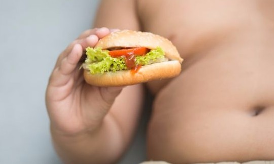 Por que é tão difícil frear a escalada da obesidade infantil nos dias de hoje?