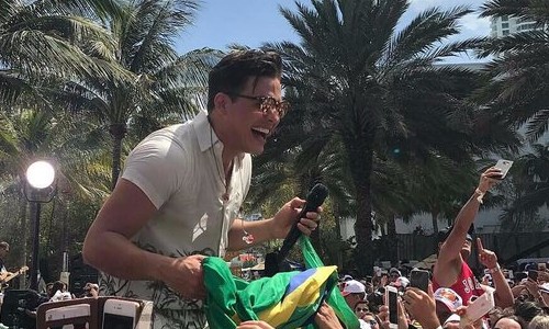 Wesley Safadão corta cabelo e estreia novo visual durante gravação de DVD em Miami