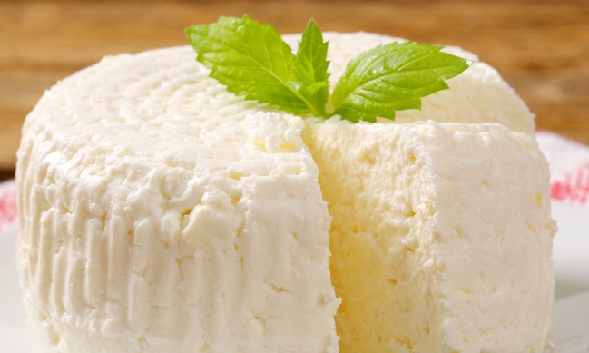 Queijo minas, cottage ou ricota: qual deles é perfeito para não sair da sua dieta?