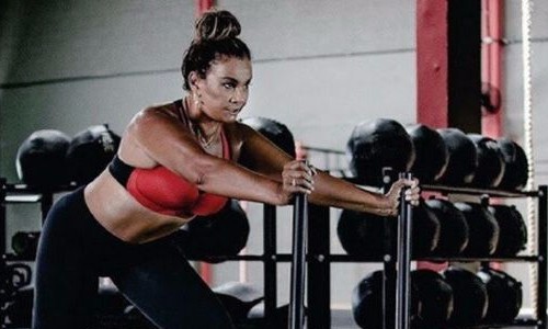 Aos 60 anos, atriz Solange Couto abre própria academia de crossfit em Pernambuco