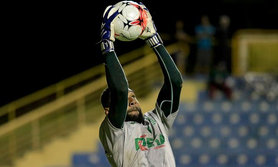 Cirurgia do antebraço no goleiro Aranha da Francana é realizada com sucesso