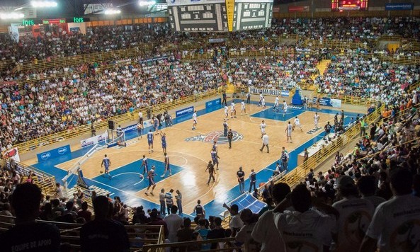 Franca Basquete quer derrotar Paulistano hoje para fechar série em SP